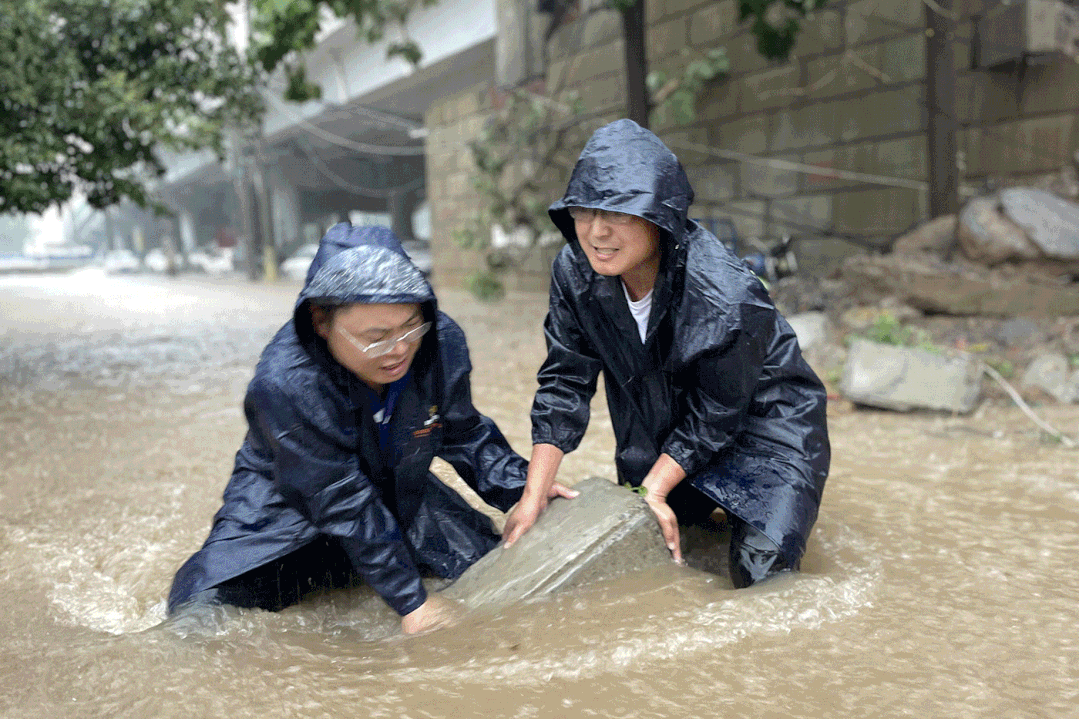 CREC Fights for Flood Control and Disaster Relief in Henan 4